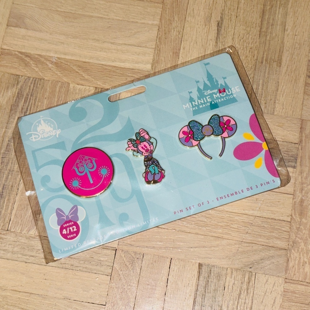 Minnie Mouse Main Attraction - It's a Small World Pins